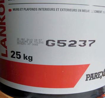 Codes multi-lignes sur matière plastique